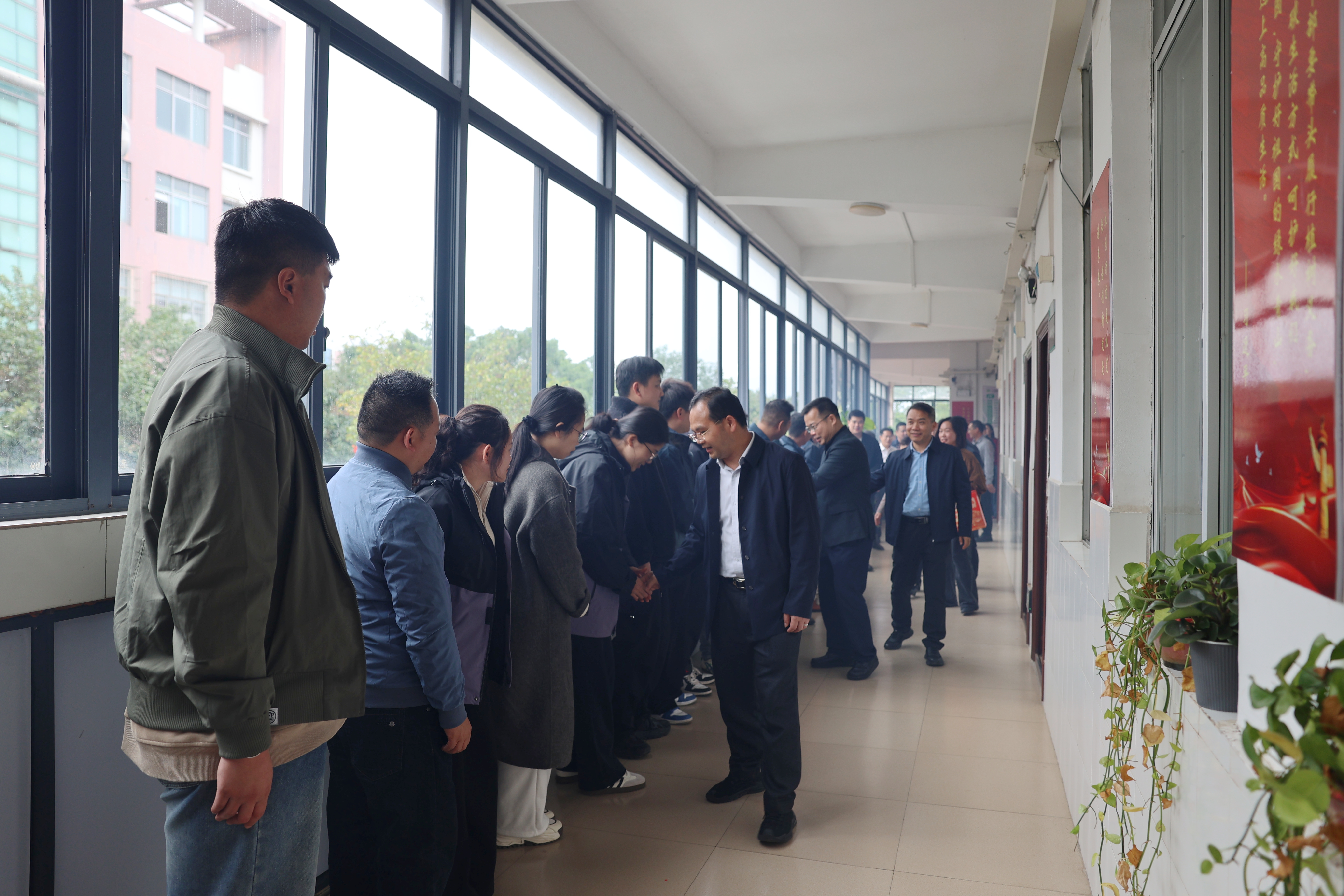 ���ⰻȻӭ���� �����������³̡����ɶ���λ�򵼸�1277�Ǽʵ��Ӽ��ſ�չ�´�ο�ʻ